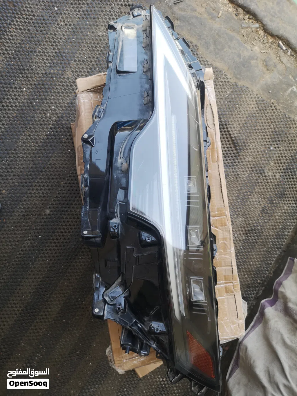 ليت أمامي مستخدم نظيف جدا يمين 3 عدسات لكزس RX 350 موديل 2023 خليجي