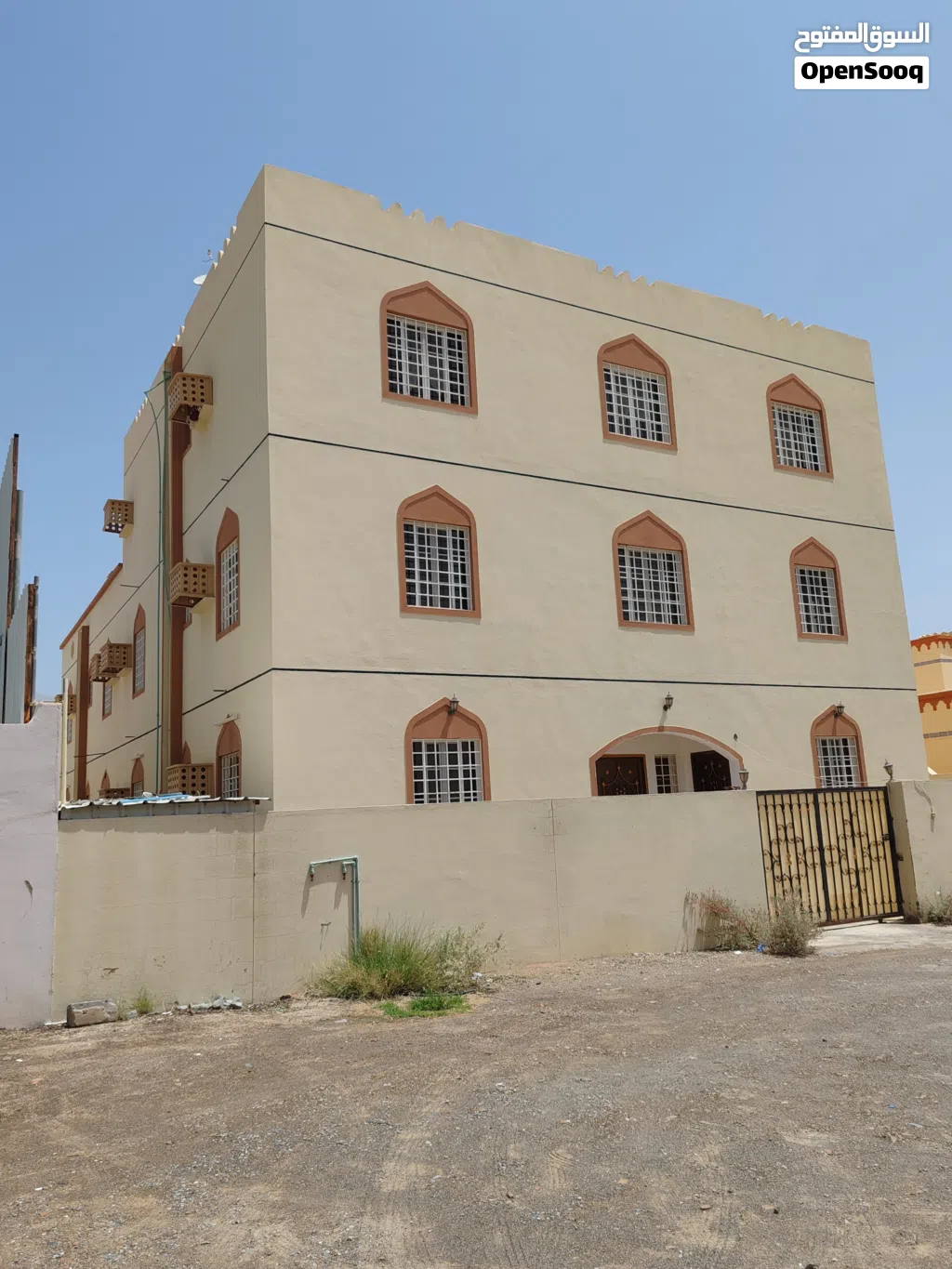 للبيع مبنى سكني ب خمس شقق استثمار مضمون نزوى خضراء الصراني جامع عبدالله بن اباض