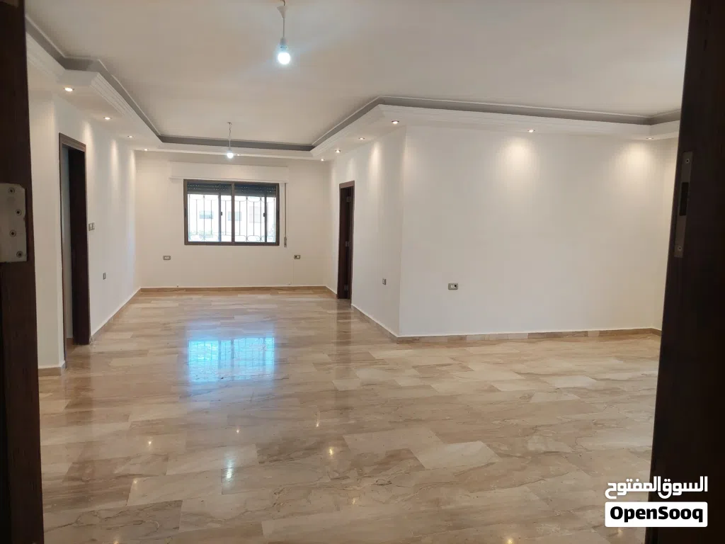 شقة طابق اول في البنيات مساحه 150 متر