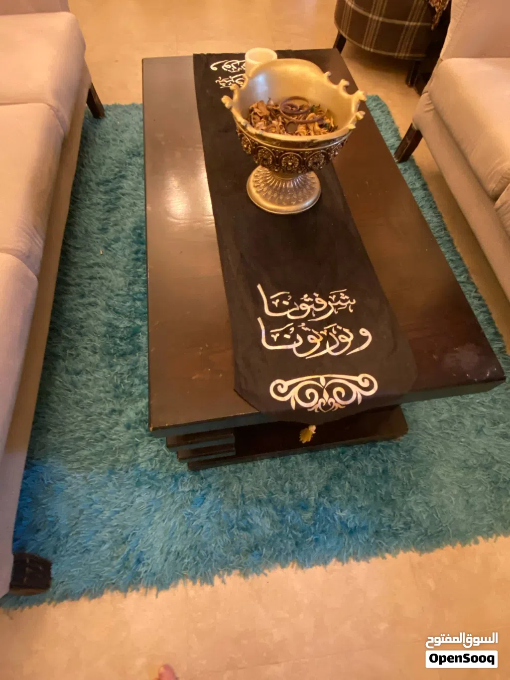 طاولة وسط مع 2 سيرفس