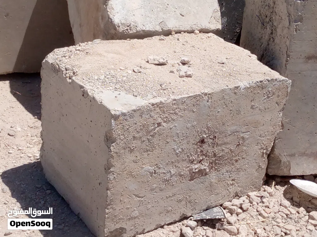 قواعد خرسانيه اسمنتيه حديد مسلح حجم القاعده 50*50*80تصلح واستعمل قواعدللتنكات مياه واستعمالات اخرى