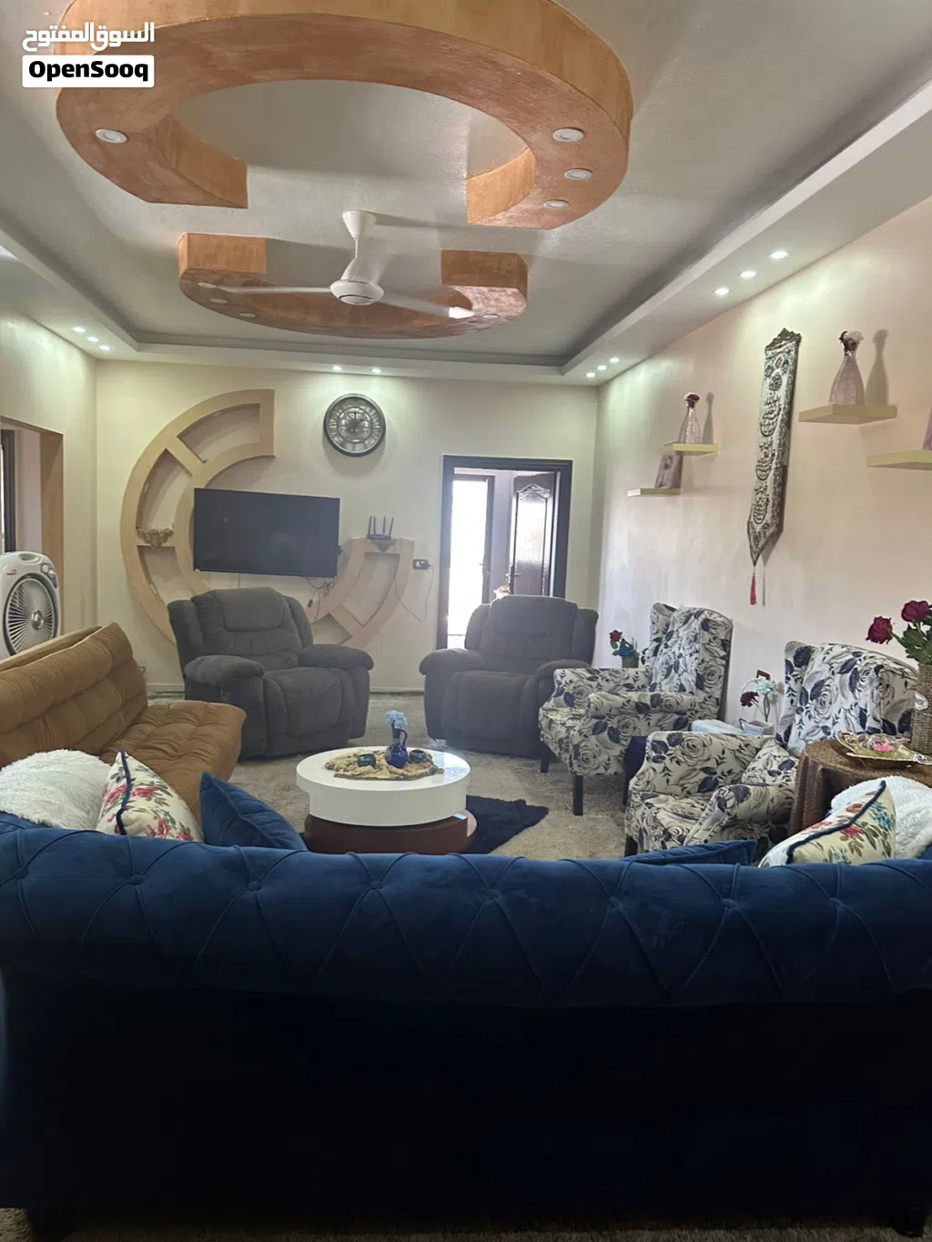 شقة للبيع قميم بإطلالة على شارع الستين مساحة 154م طابق ثالث في أجمل مواقع قميم موقع مميز و هادئ