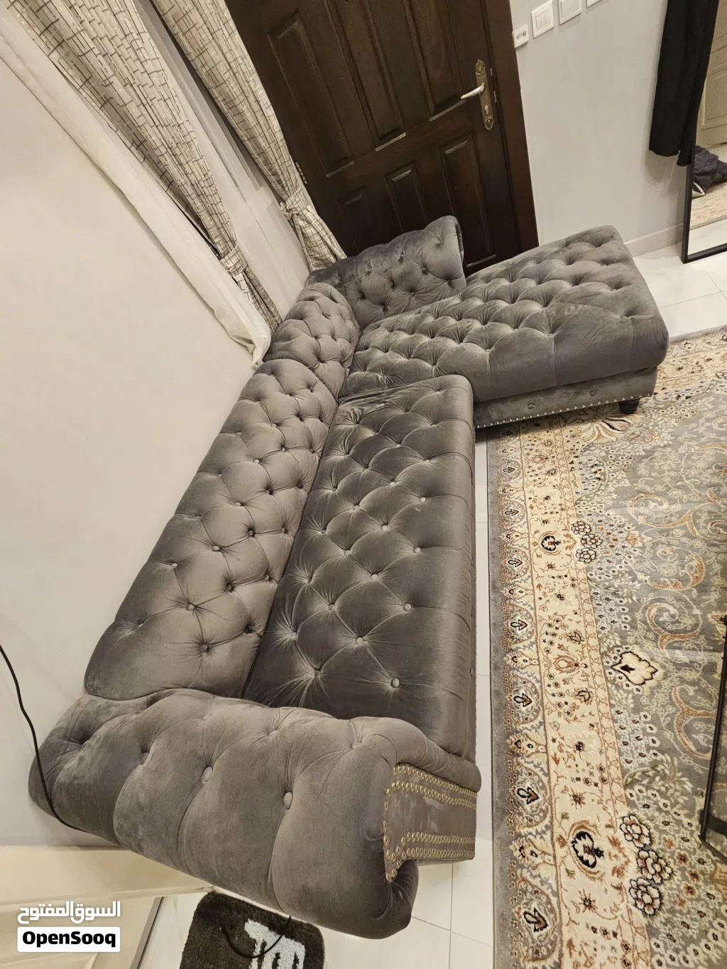 كنب كورنر حلف L للبيع من مفروشات العمر بحالة جيدة جدا