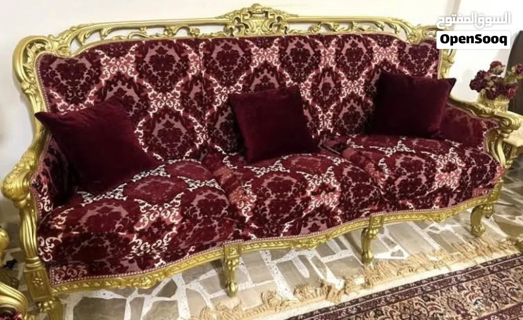 طقم صالون للبيع تصميم كلاسيكي راقي – حالة ممتازة