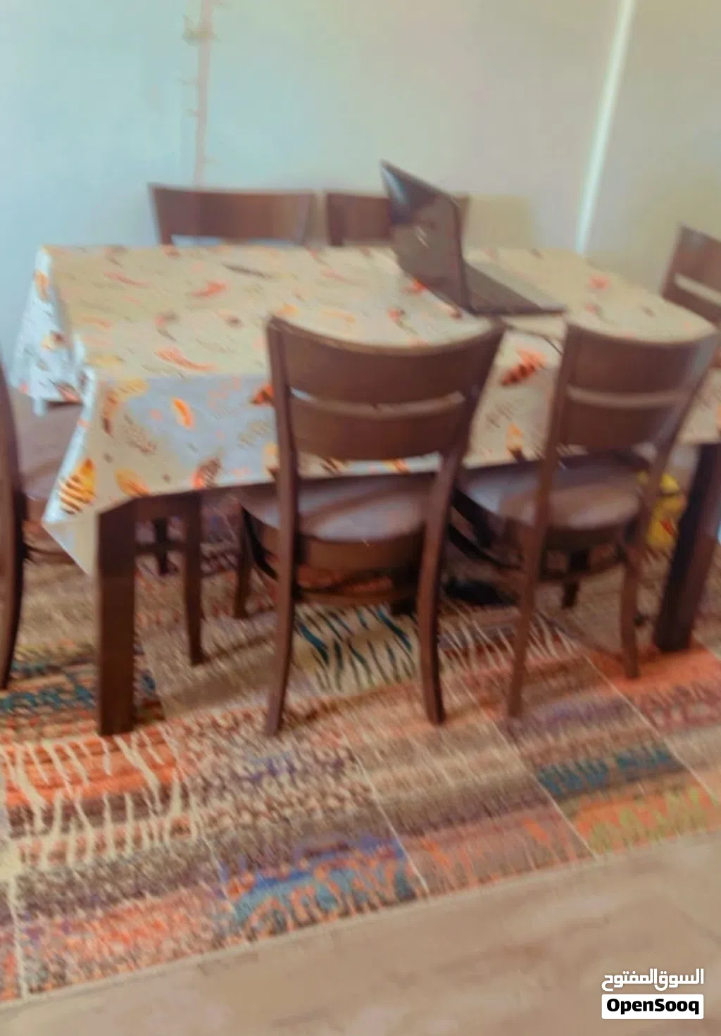 سفره بنية مع 6 كراسي