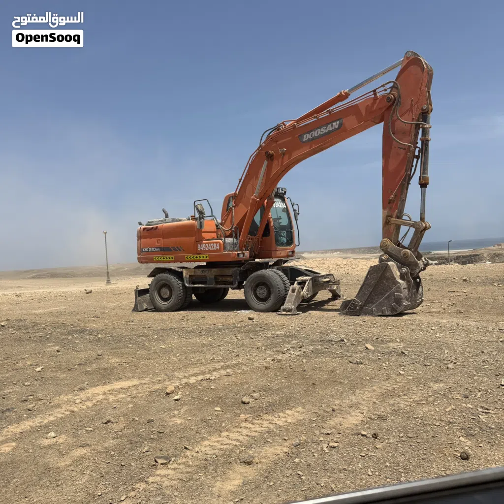 حفار دوسان حجم 210 موديل 2014 نظيف جدا