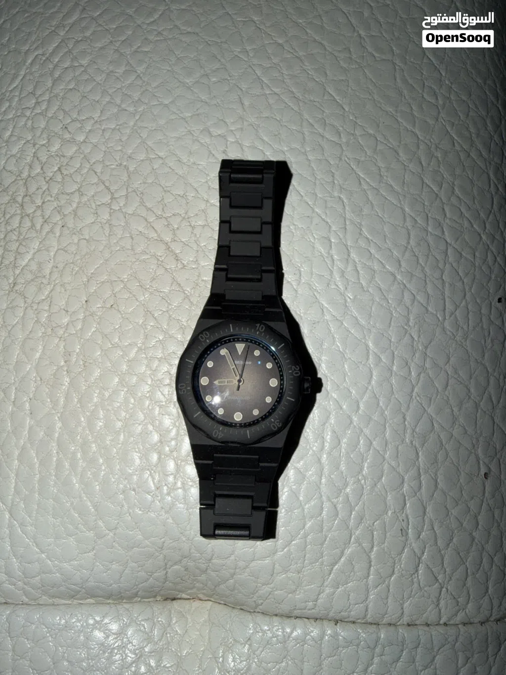 ساعه لبسه واحده فقط