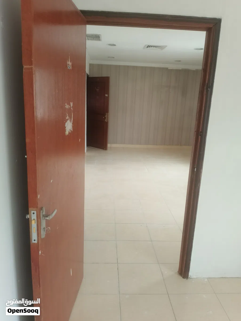 For rent: One bedroom, living room, two bathrooms, and a kitchen. The famliving room is 6 meters.