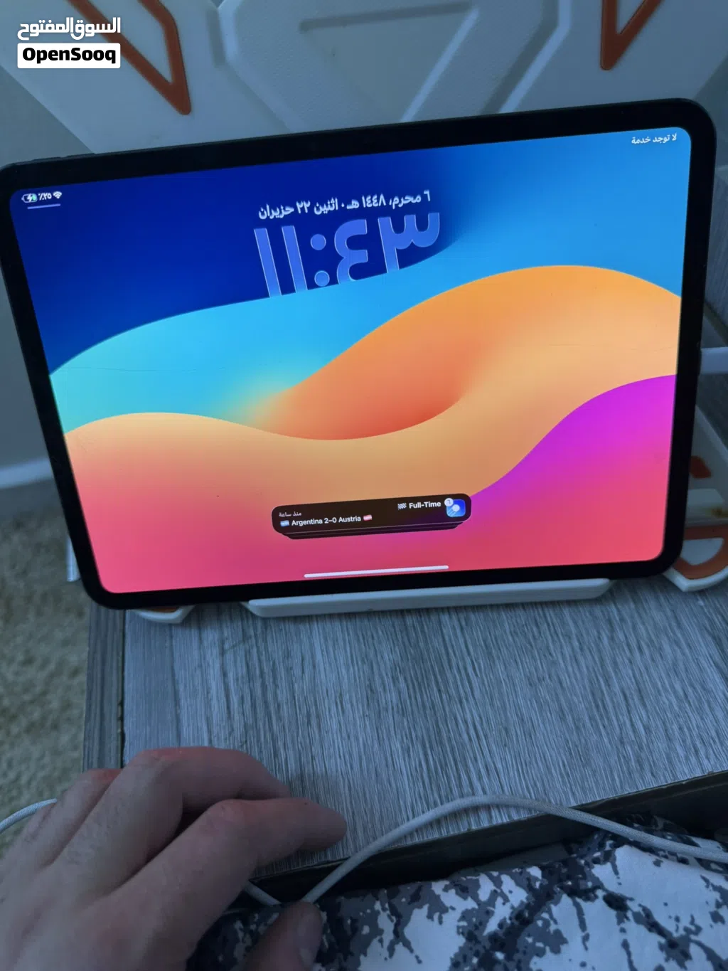 ايباد برو M4مستعمل نضيف لاكن في شعر بشاشة غير مؤثر الايباد بخط للبيع بسعر بحق الله الجاد يتواصل معاي