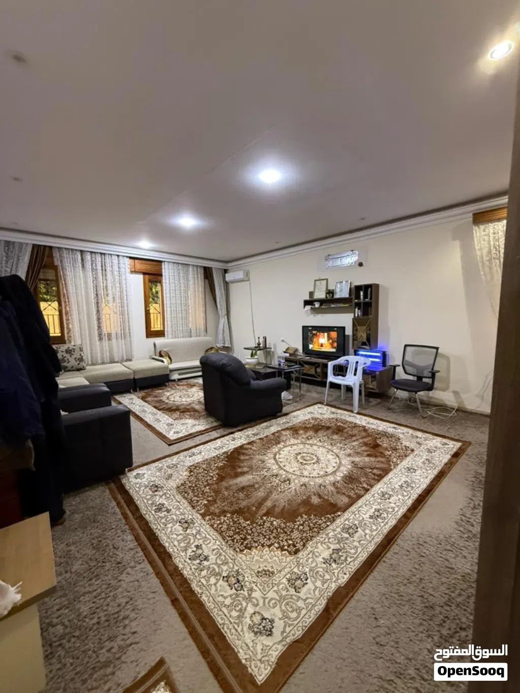 فيلا . ارضيه . بيع . 250 م . مفروشه . طريق المطار . المشروع . بلقرب من معسكر حمزة الطريق الجديده.