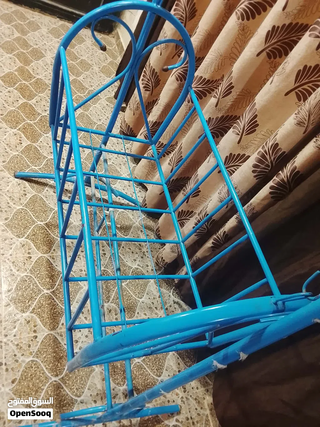 تخت اطفال حديد للبيع