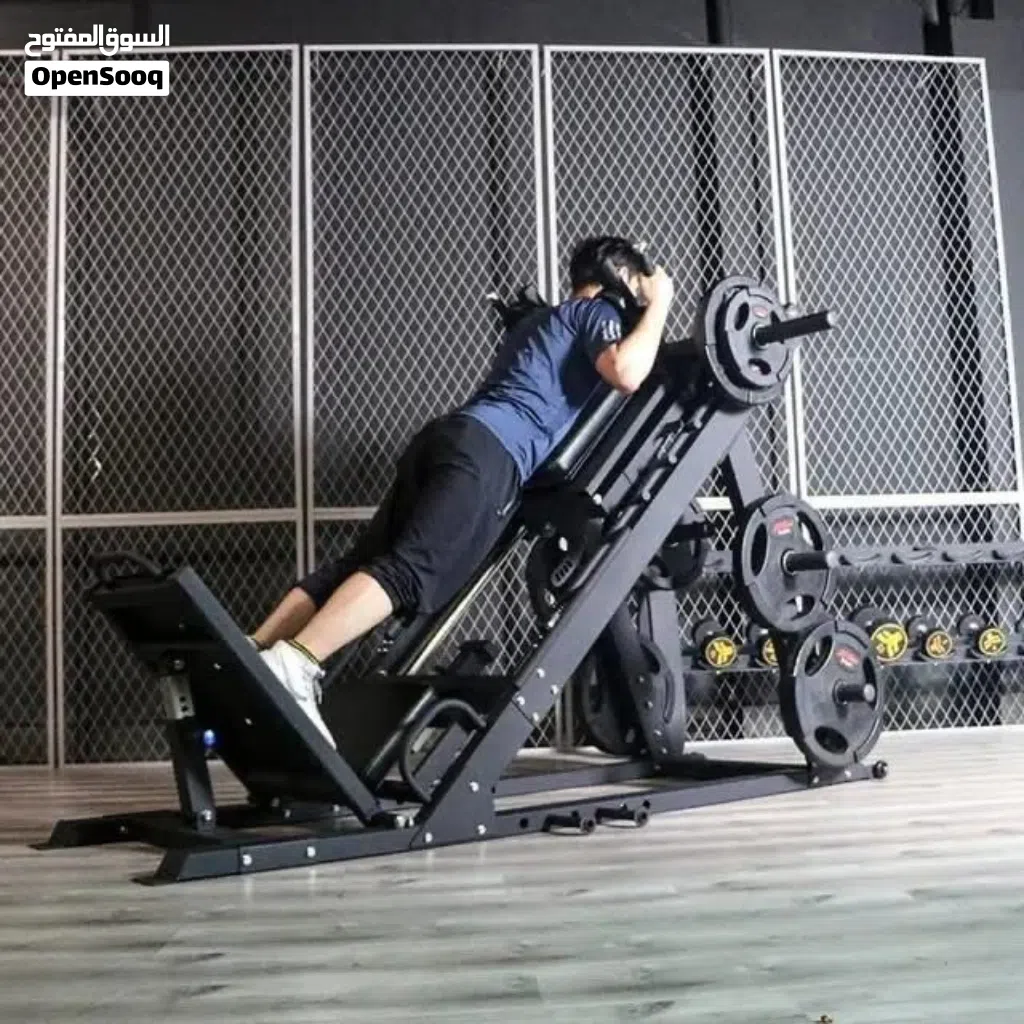 جهاز هاك سكوات .(Hack Squat Machine) متوفر لدينا خدمة التوصيل