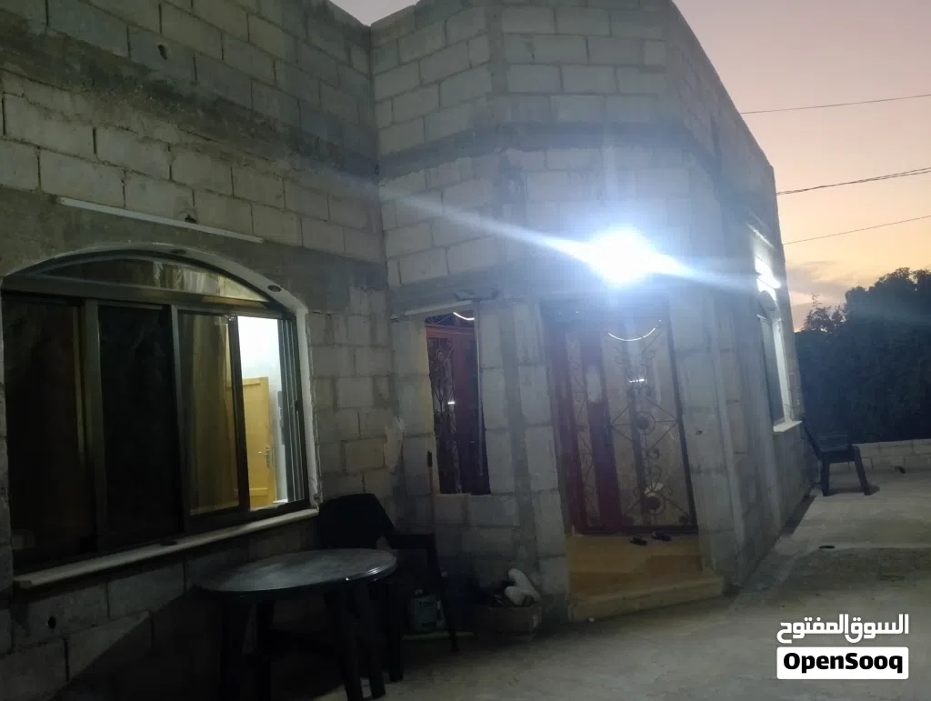 بيت طابقين للبيع