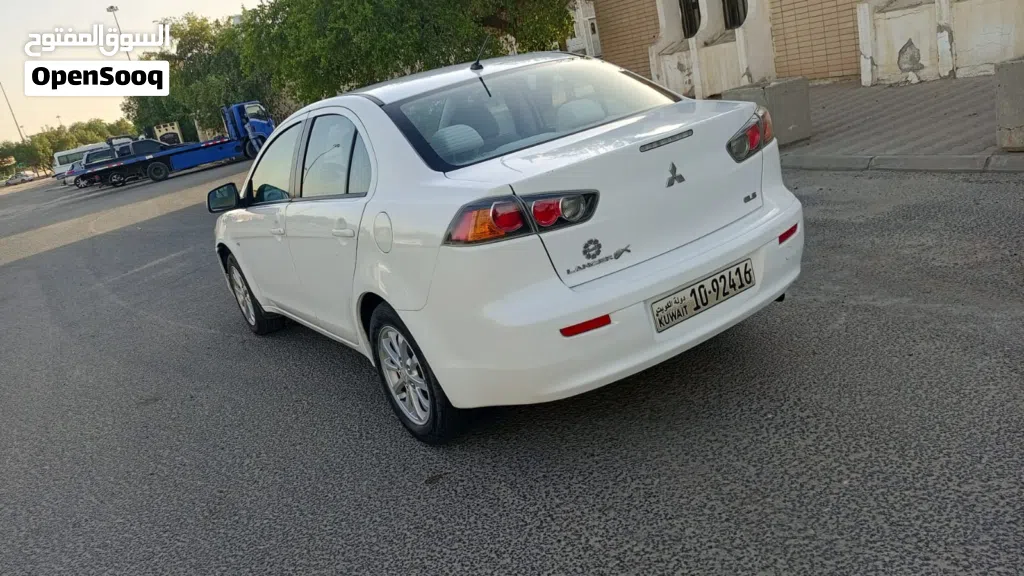 ميتسوبيشي لانسر GLX