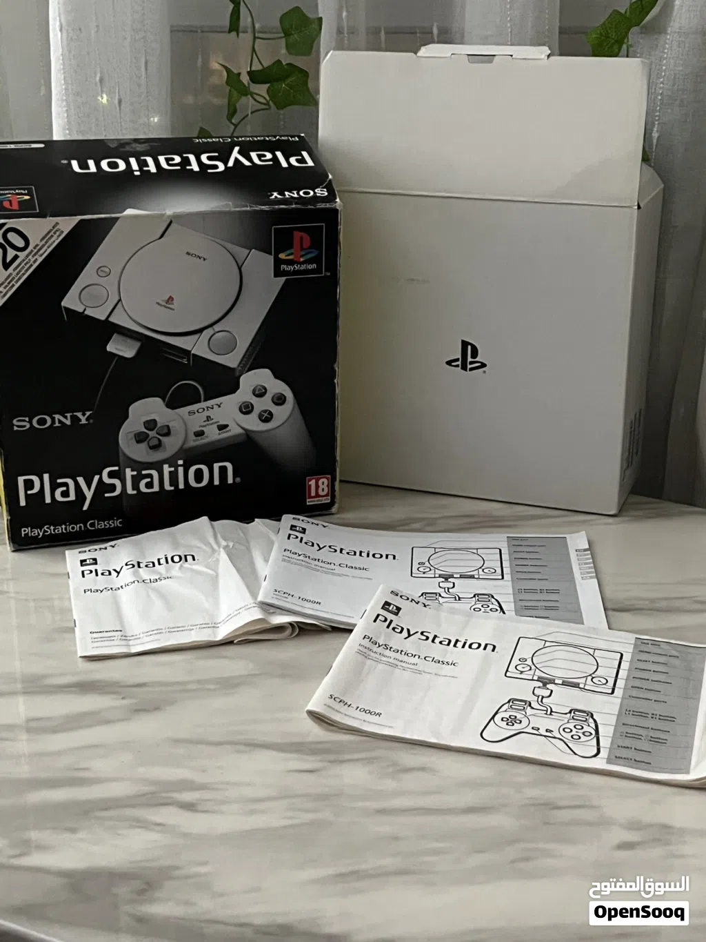 لبيع جهاز Sony PlayStation Classic الأصلي حالة الجهاز: ممتازة جدًا ونظيفة للغاية.