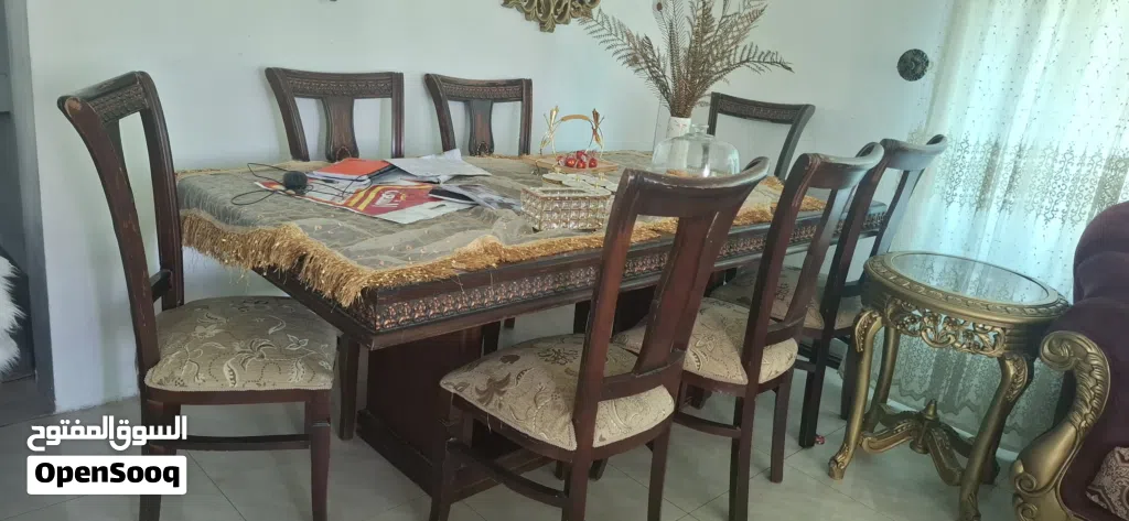 للبيع طاولة سفرة مع فضية