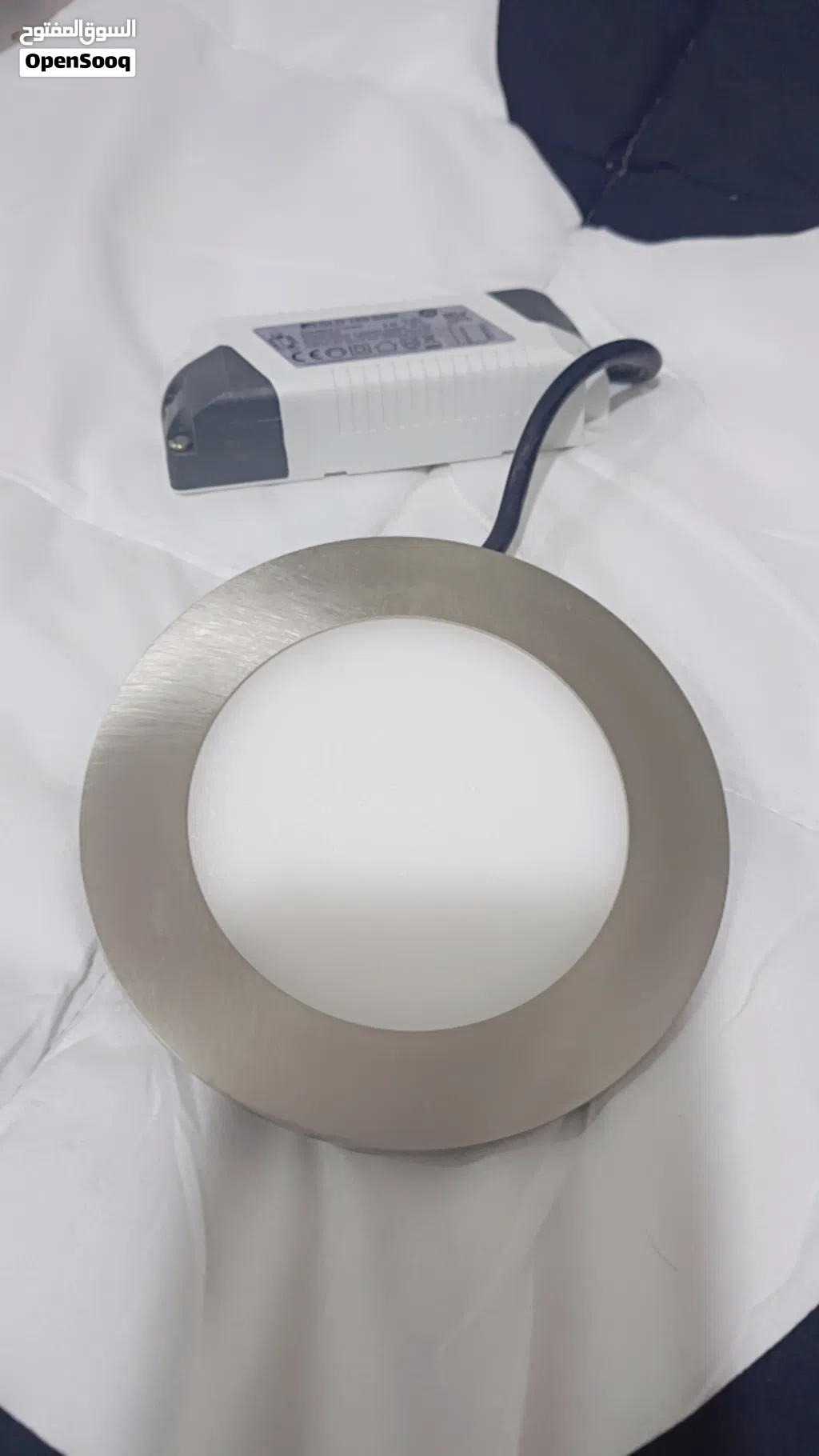 مصباح ذكي (LED) من ماركة EGLO.يعمل بتقنية Bluetooth.