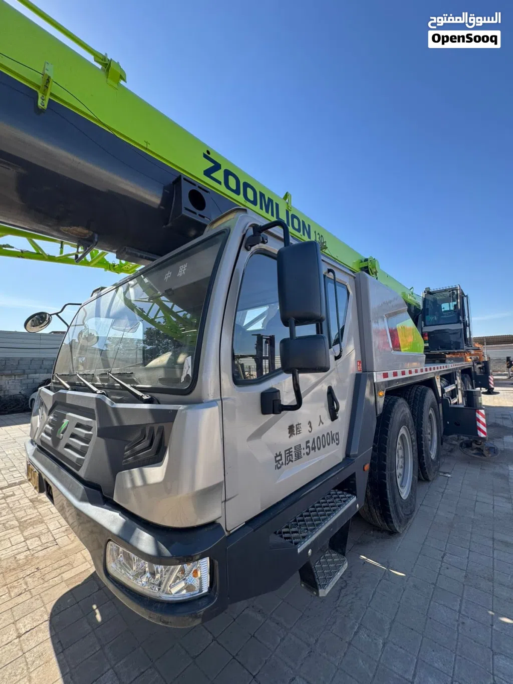 Zoom lion 100 tons crane