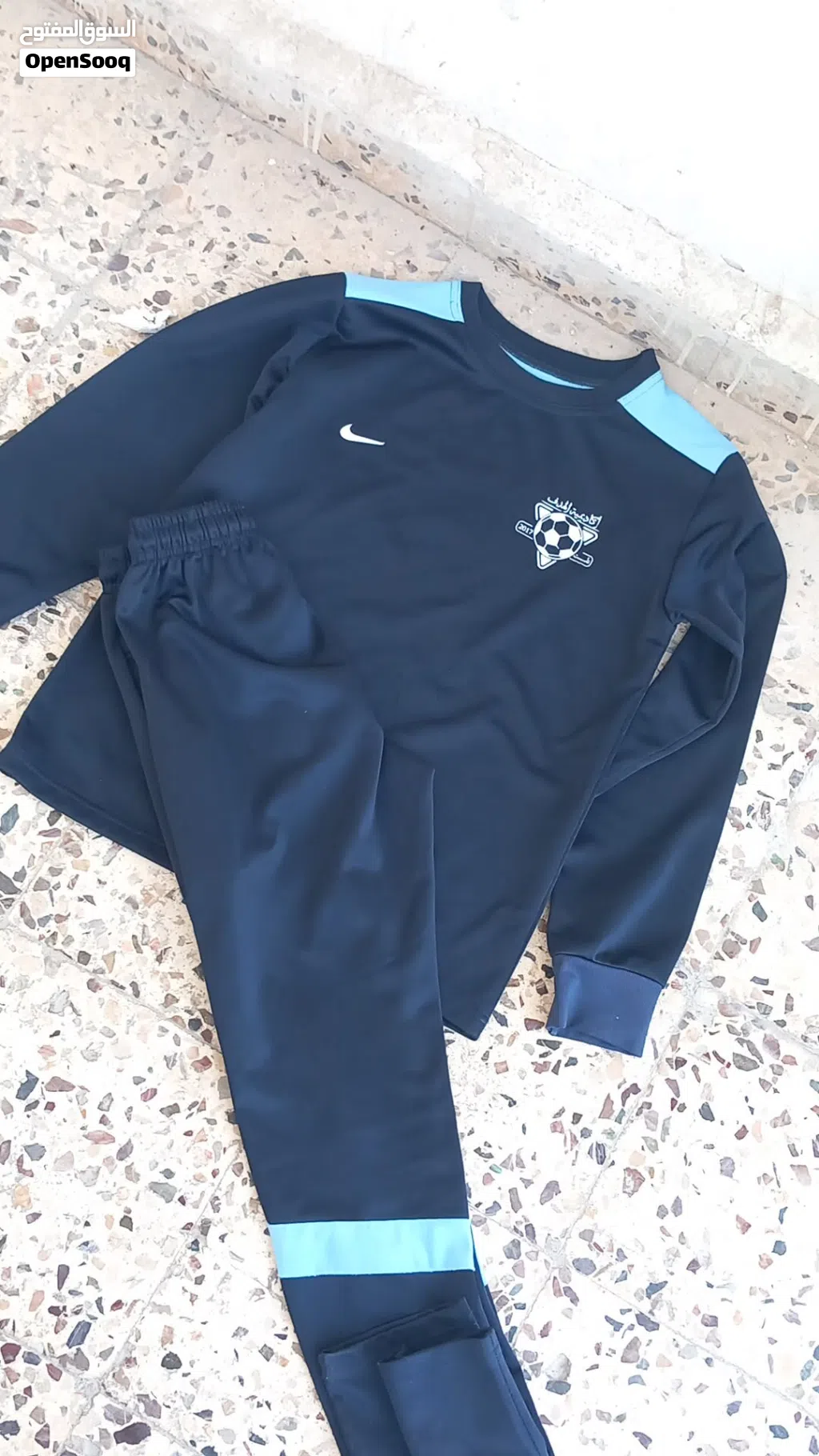 بدلة رياضة لون كحلي يسمح بلمعاينة قبل شراء لا يوجد خدمة توصيل