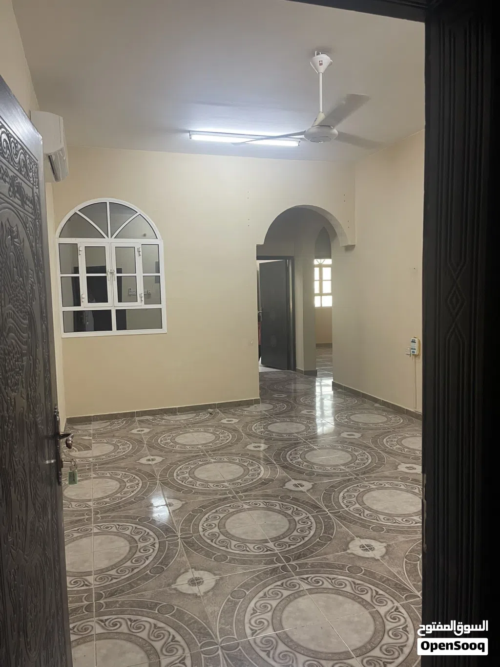 شقة نظيفة للإيجار الشهري