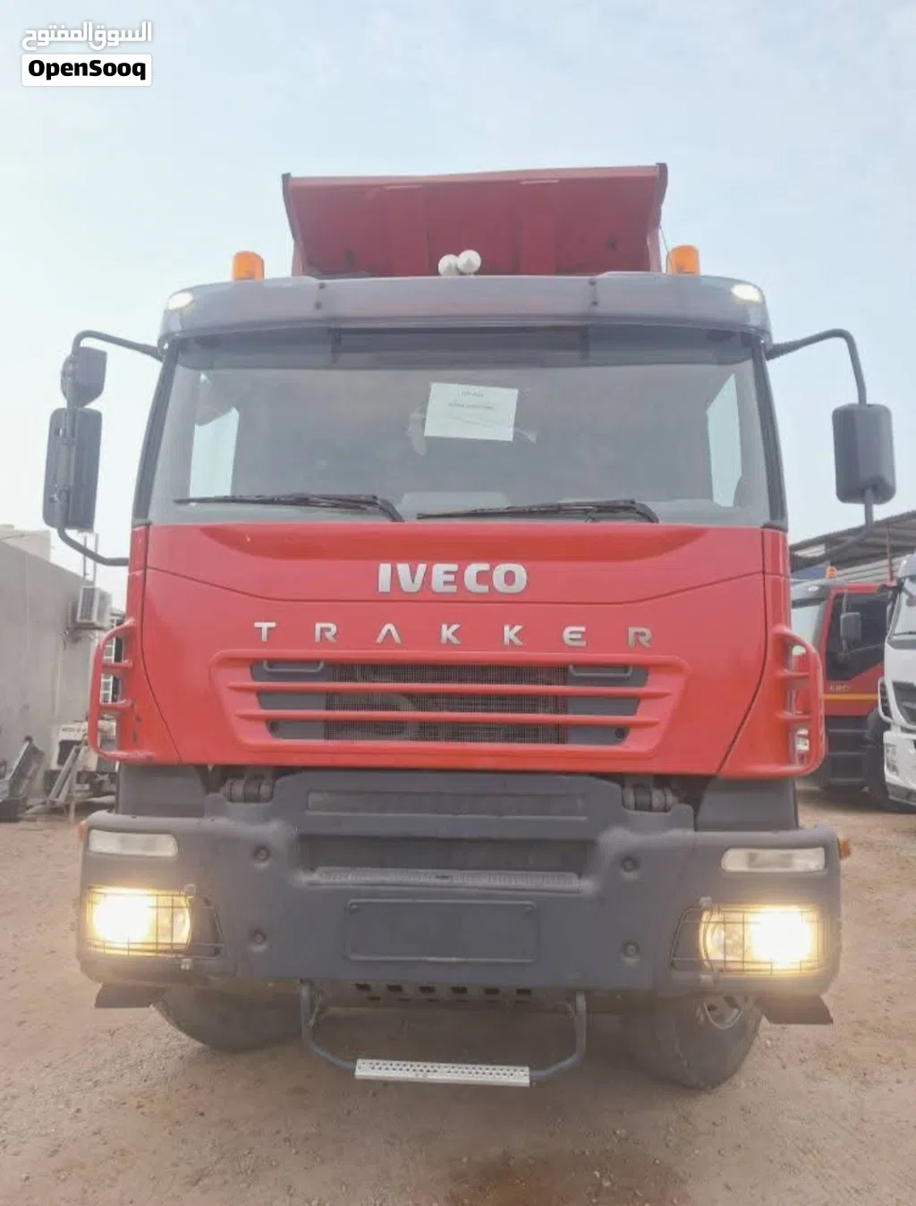 IVECO TRAKKER قلاب