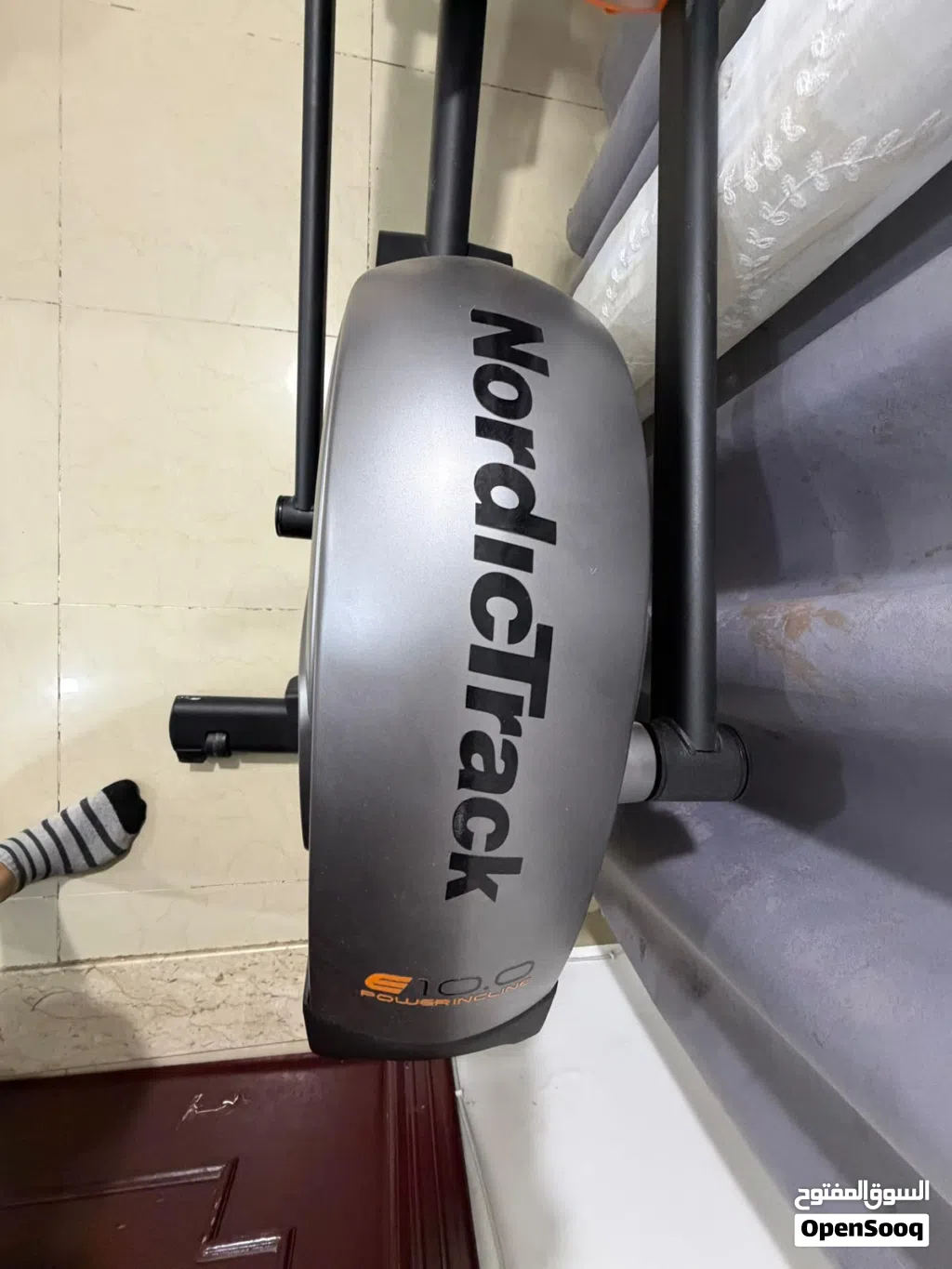للبيع جهاز NordicTrack Elliptical الأصلي بحالة ممتازة جداً.