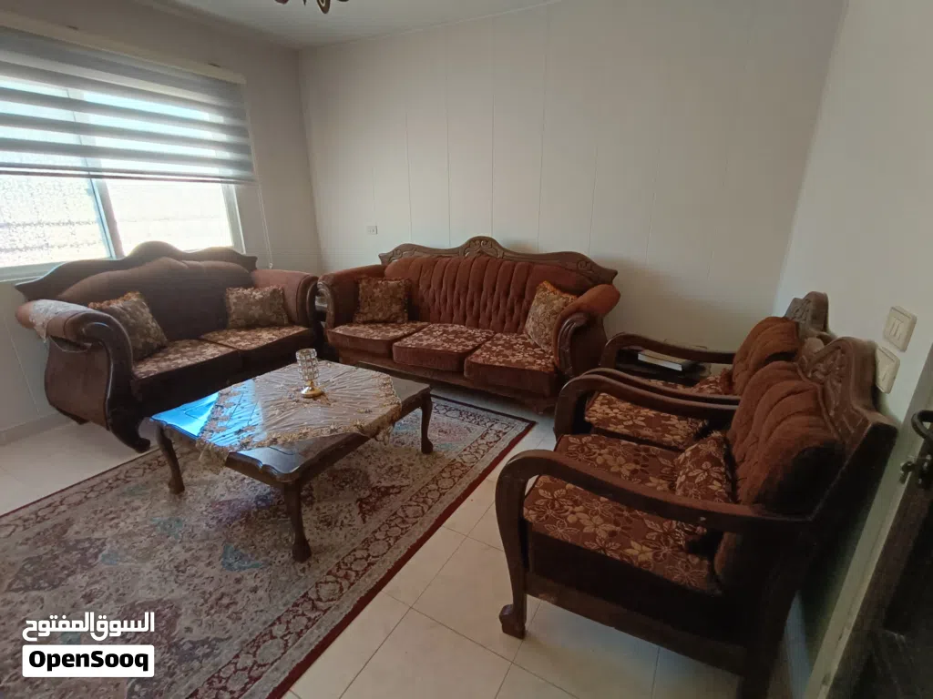 طقم كنب مع طربيزات