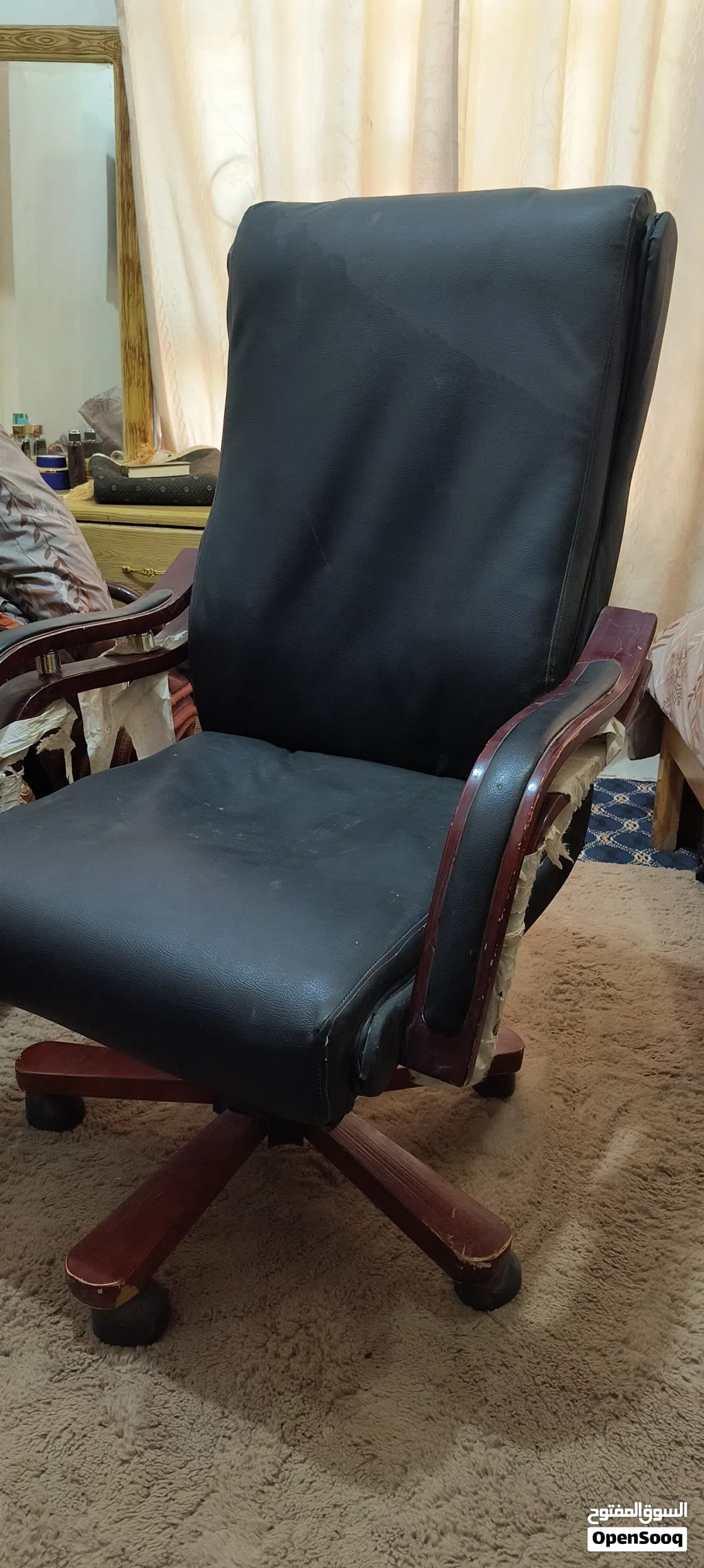 كرسي مكتب كلاسيكي فاخر بسعر عرطه