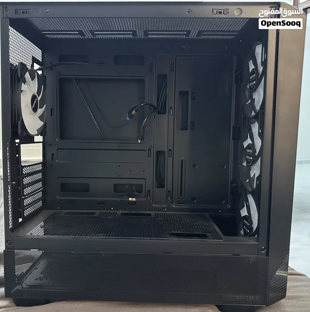 للبيع كيس كمبيوتر (MONTECH) + مبرد هوائي DeepCool RGB بحالة ممتاز