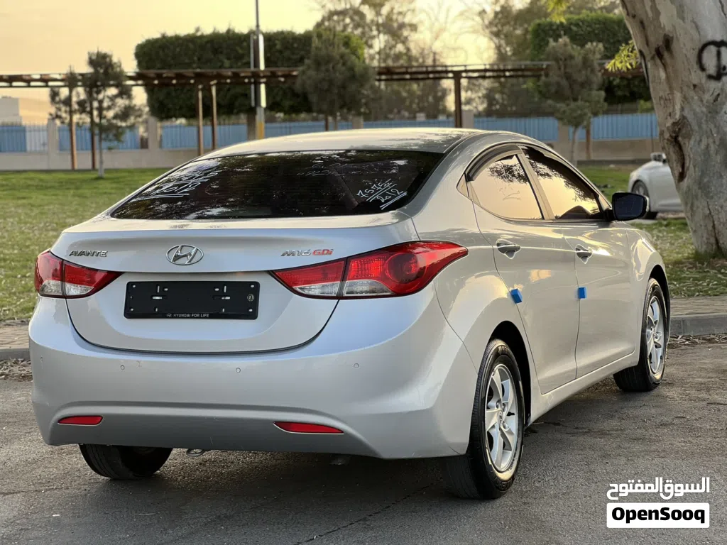 Hyundai Elantra Standard