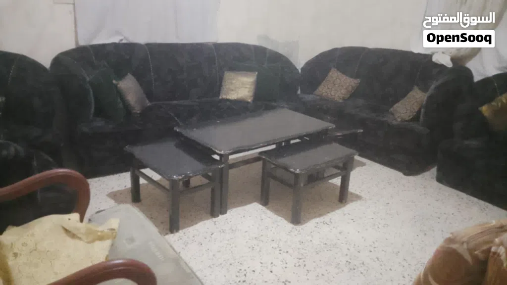 طقم كنب 9 مقاعد وضعو ممتاز مع الطاولات ب 80 طاولا سفره خشب بلوط ب40