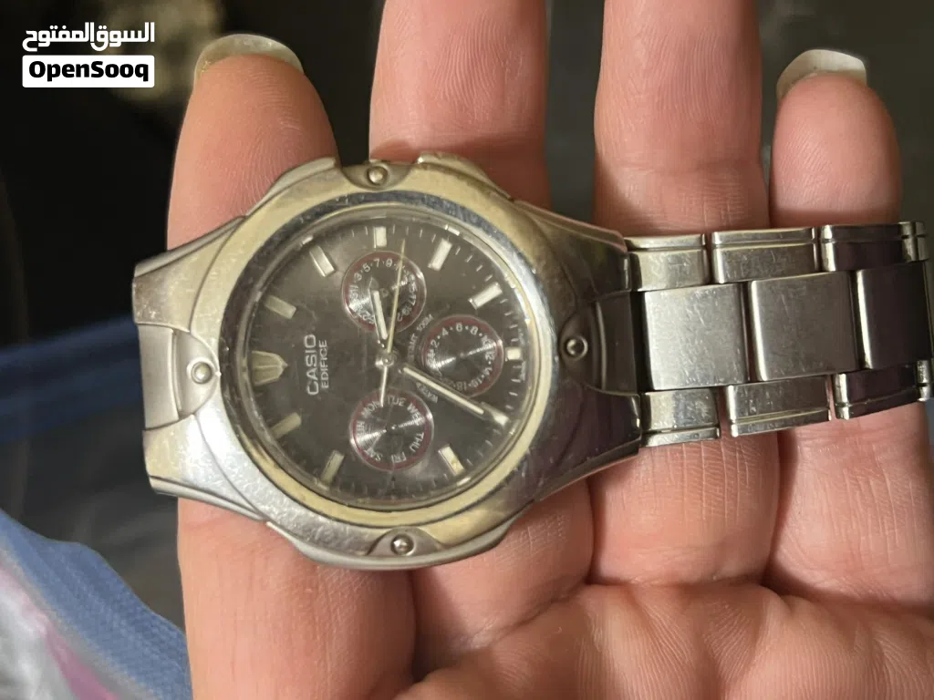 ساعات رجالية للبيع بسعر مغري