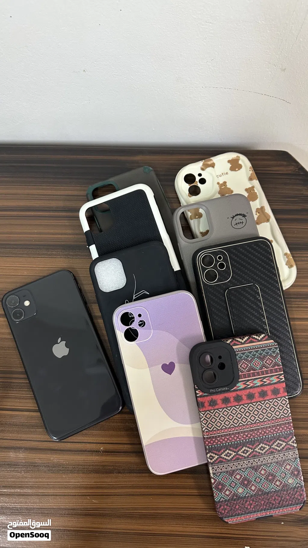 آيفون11 128GB مستعمل مع 8كفرات سعر 80ريال قابل