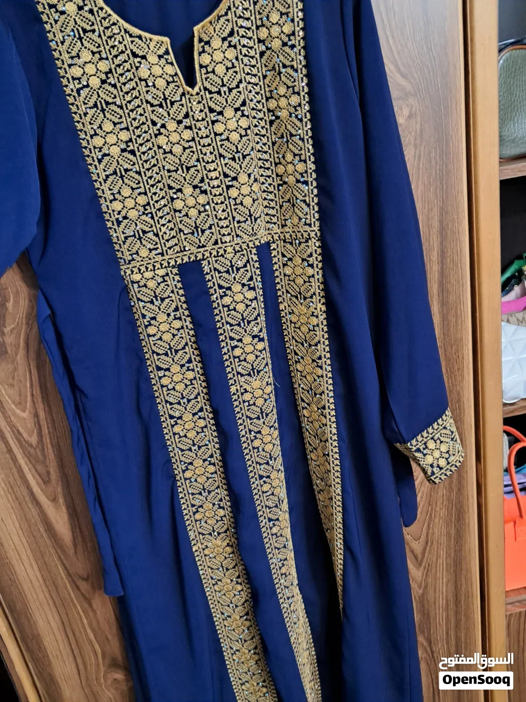 ثوب + عبايه من دبي جداد ما لبسوا للبيع العبايه نمره 52 الثوب نمره 2