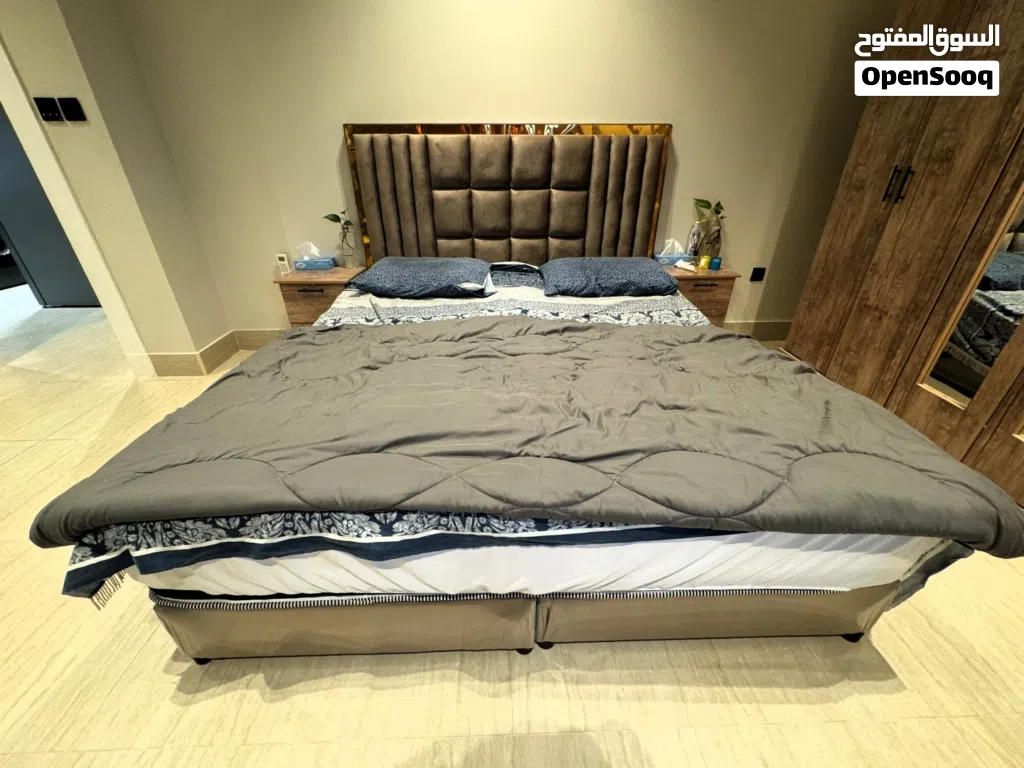New King Size Bed Set With Mattress And 2 Side Tables Plus 6 Door Wardrobe