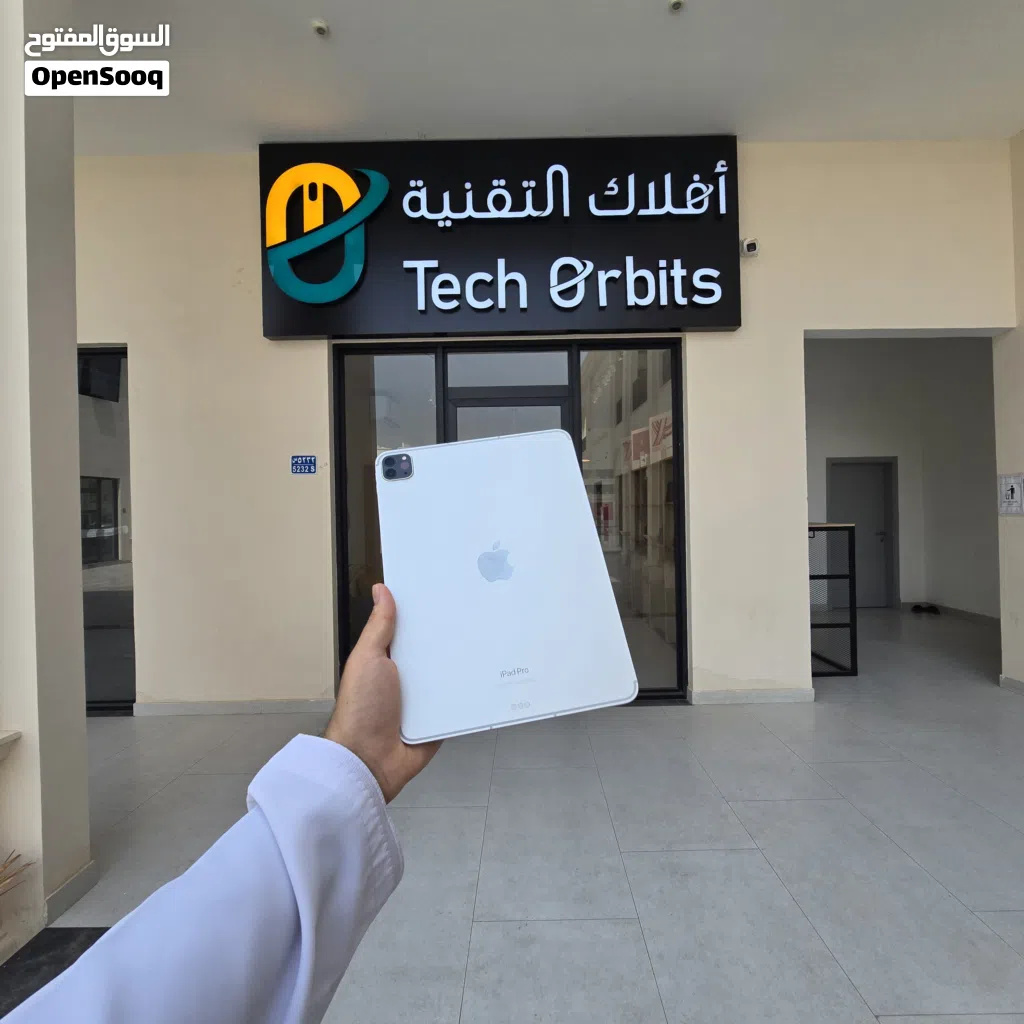آيباد برو M2 الجيل الرابع مقاس 11 إنش — مساحة 512GB واي فاي وشريحة مع ملحقات