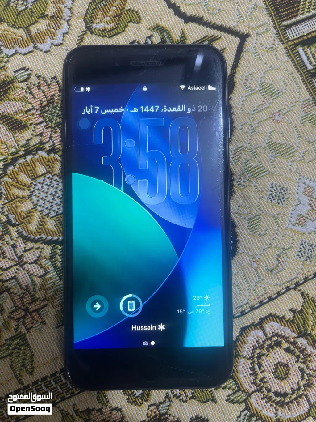 ايفون Se2 مستعمل و حالته كلش زينه و لونه اسود ذاكره 64
