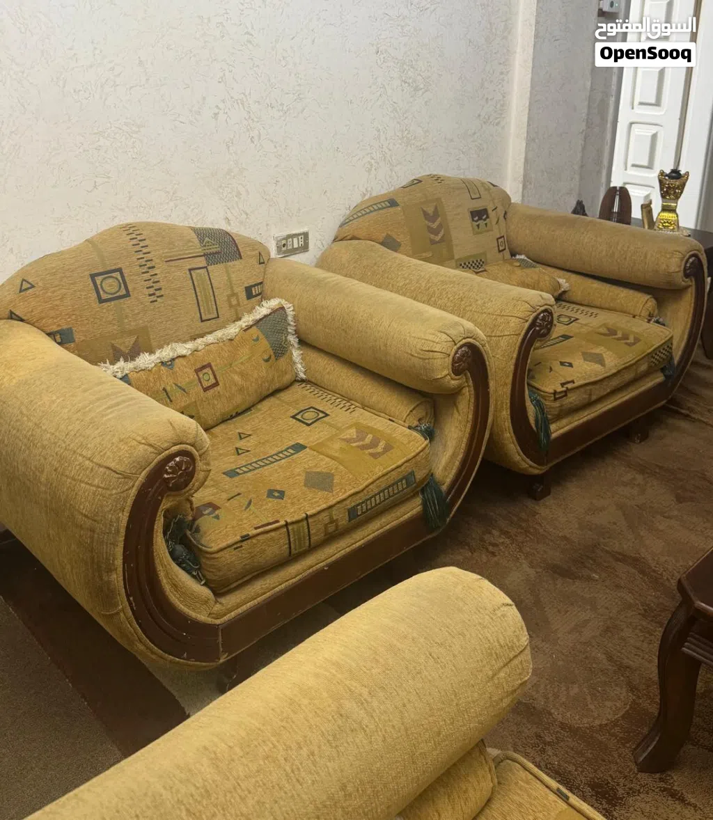 طقم كنب غرفة ضيوف بحالة ممتازة للبيع