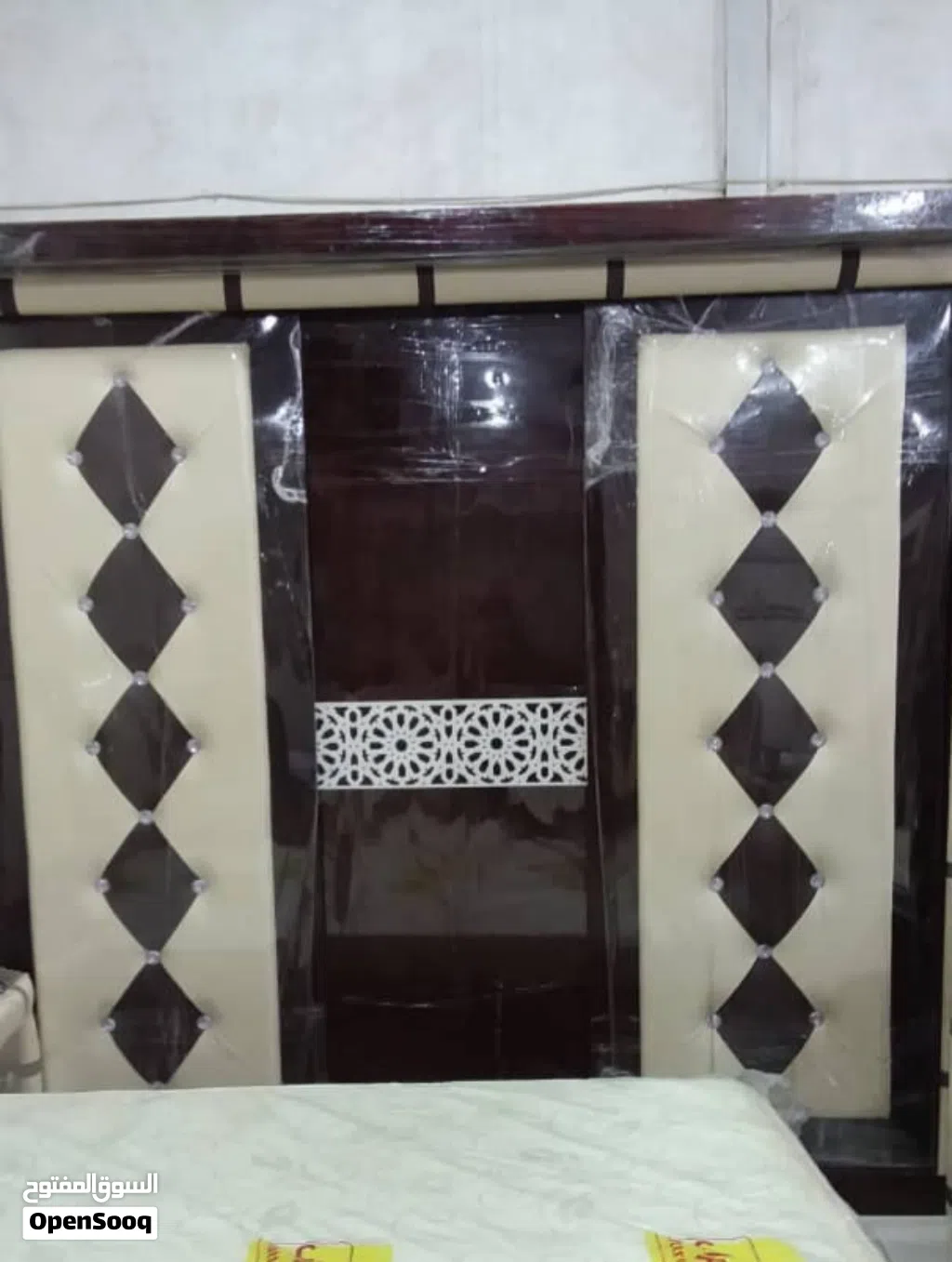 دولاب غرفة نوم خشب ماليزي (مستعمل بحالة ممتازة) للبيع