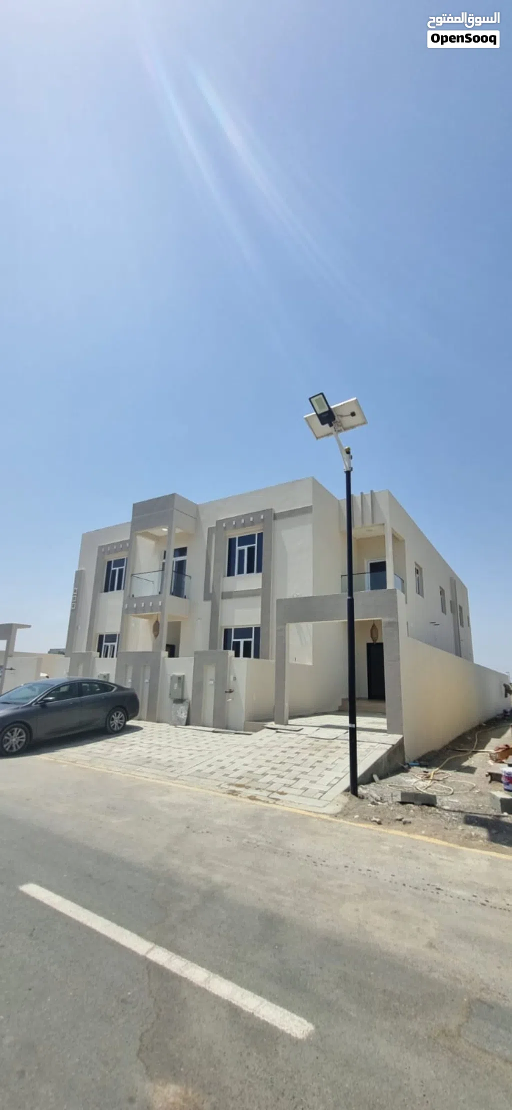 فيلا جديدة في المعبيلة الثامنة بالقرب من الجامعة العربية. Brand-New Villa for Rent in Al Maabela 8.