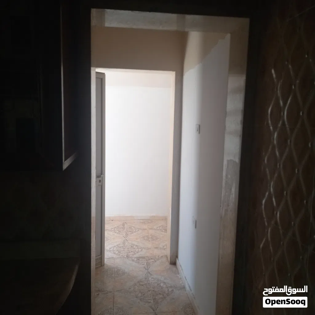 استوديو للايجار بمنطقة الرمله.قصربن غشير طريق العمايم