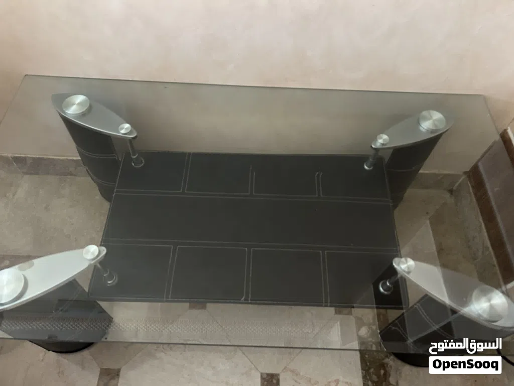 طاولة تلفاز زجاجية