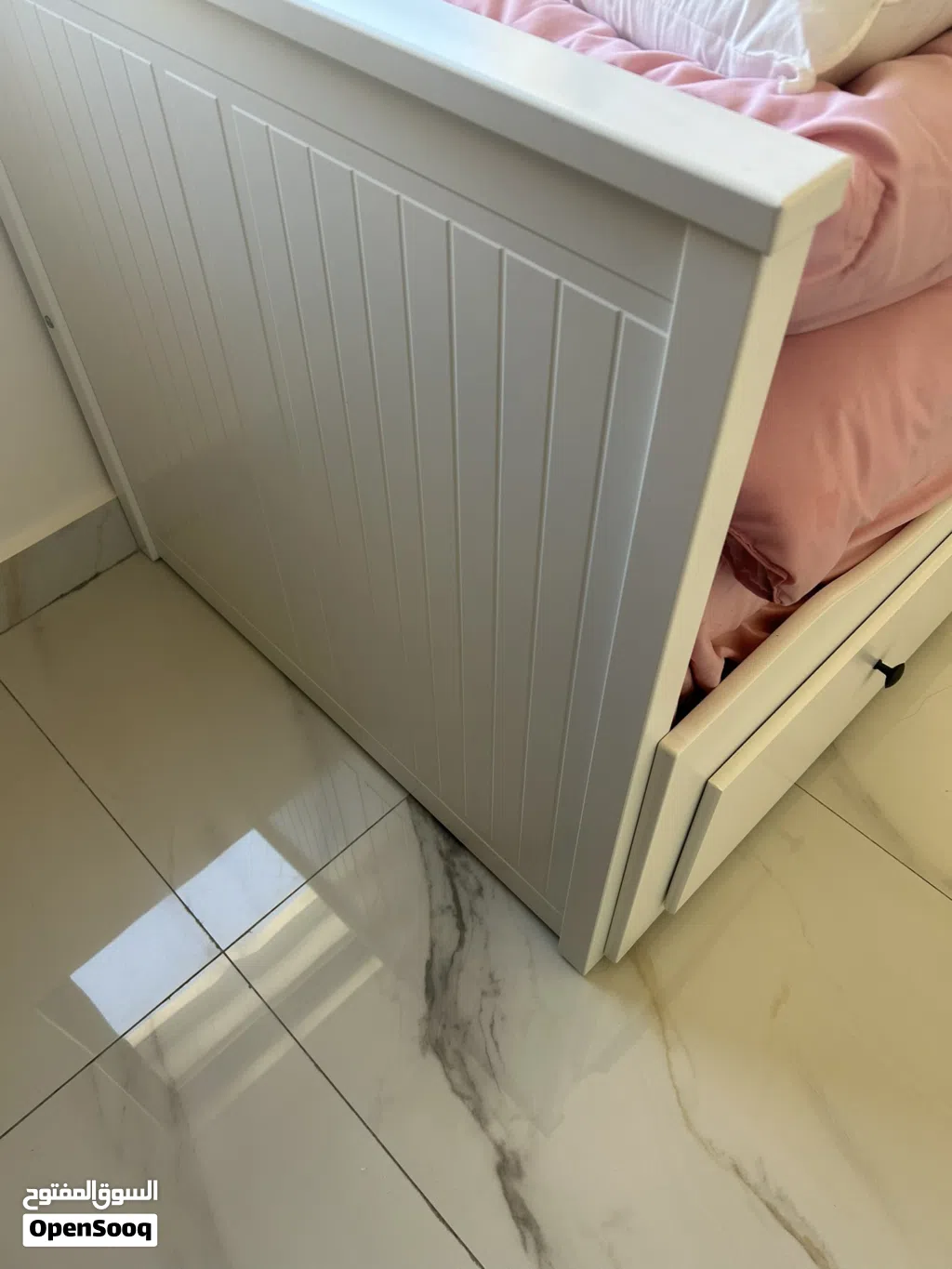 سرير من ايكيا للبيع مستعمل لمة عام جديد ونظيف