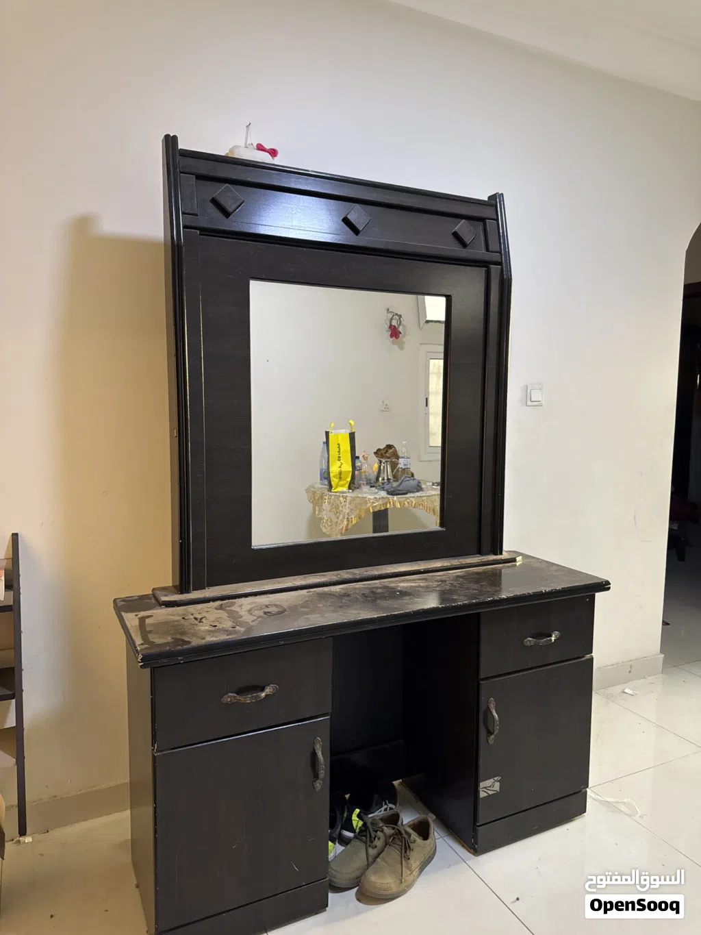 Dressing table with mirror