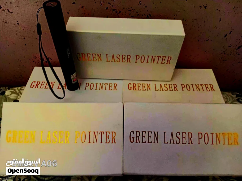 خمس اجهزه green lazer pointer بل كرتونه مع شاحن ومفتاحين وعدسه اشكال نادر الوجود او البيع المباشر