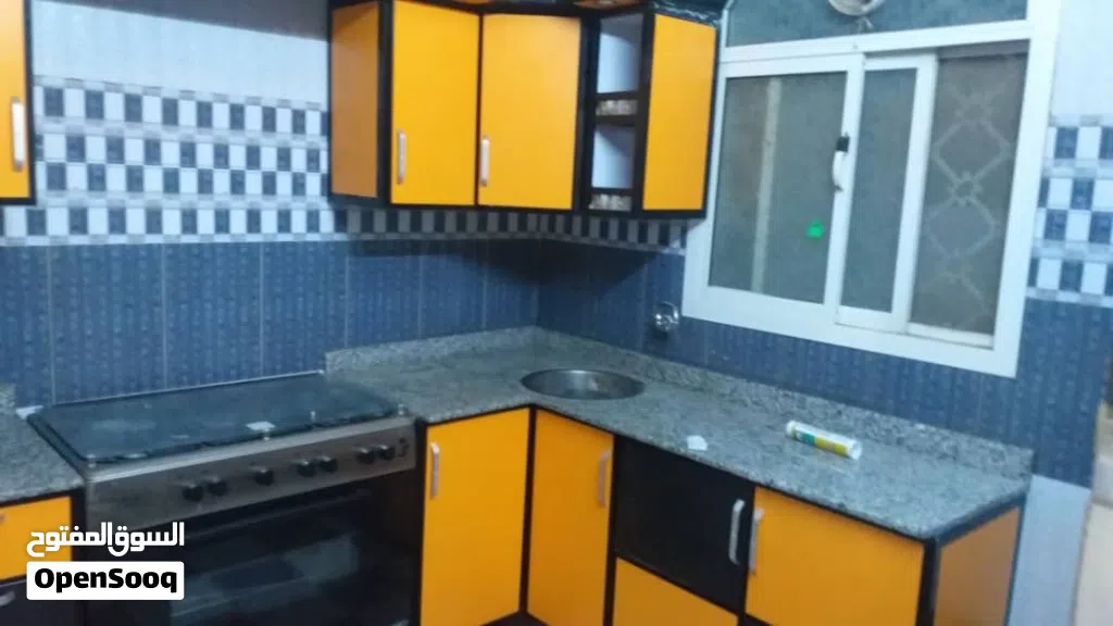 مطبخ المنيوم ورخام شبه جديد مستخدم سته اشهر