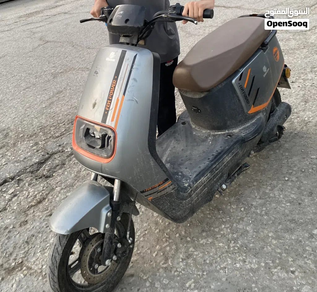 سكوتر للبيع نادر مقطوع من السوق يوجد توصيل اخو الجديد