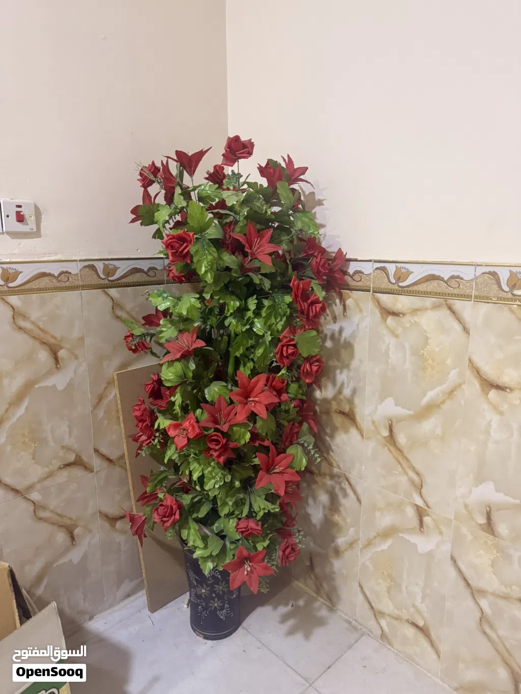 مزهرية ورد طول متر ونص
