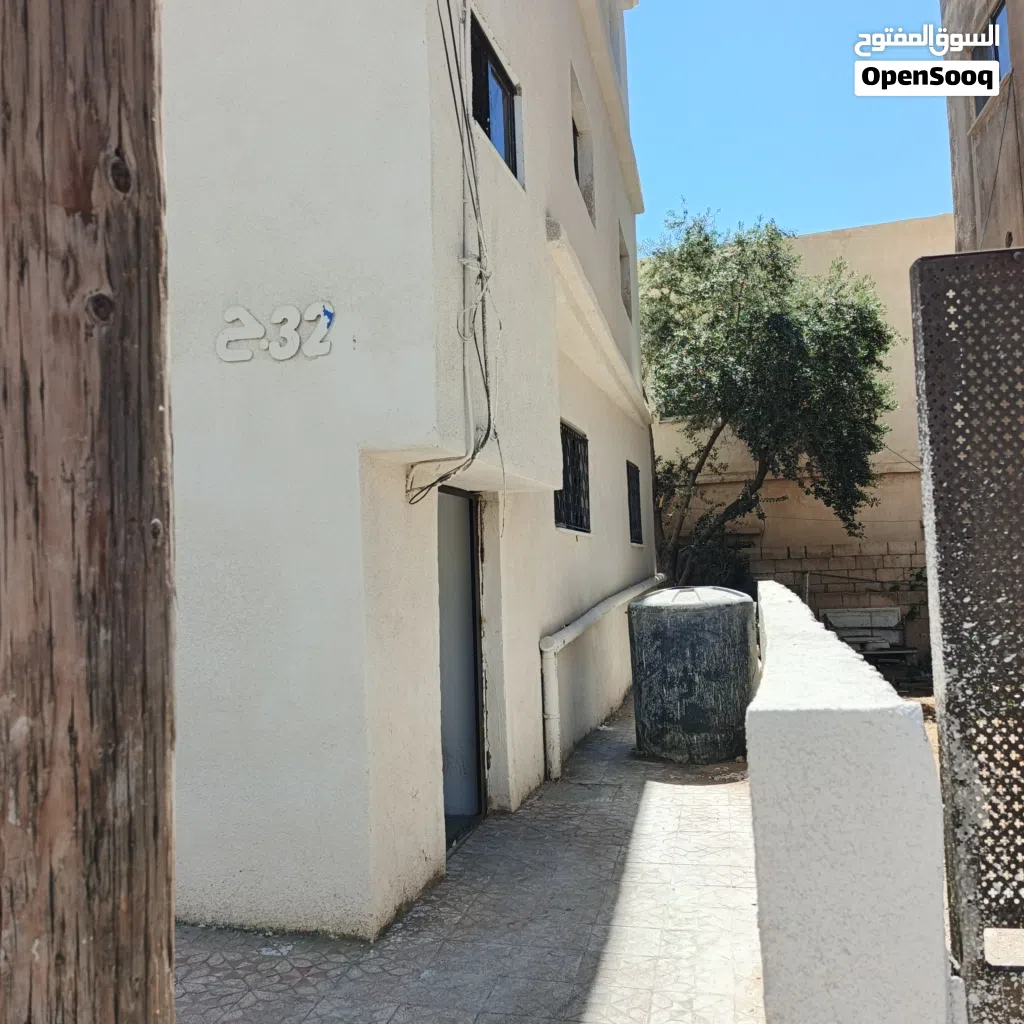 عمارة استثمارية للبيع من المالك مباشرة في الهاشمي الشمالي 3 طوابق مساحة البناء 525 متر