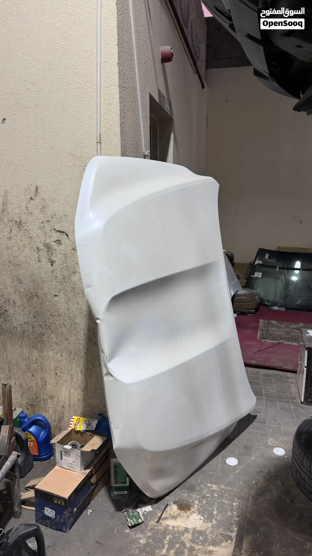 بونيت استيشن صبغ وكاله اللون ابيض( فيها ضربه قدام ) 2022+ bonet ( hood ) for land Cruiser 2022+